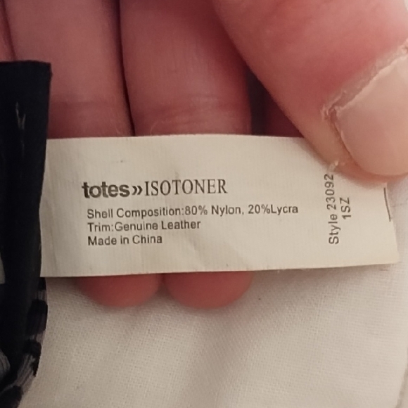 Isotoner Black and Gray Patterned Gloves - Picture 2 of 8